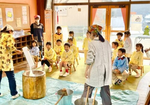 <ようちえんSHOT>おもちつき（年長だけの特別プログラム）